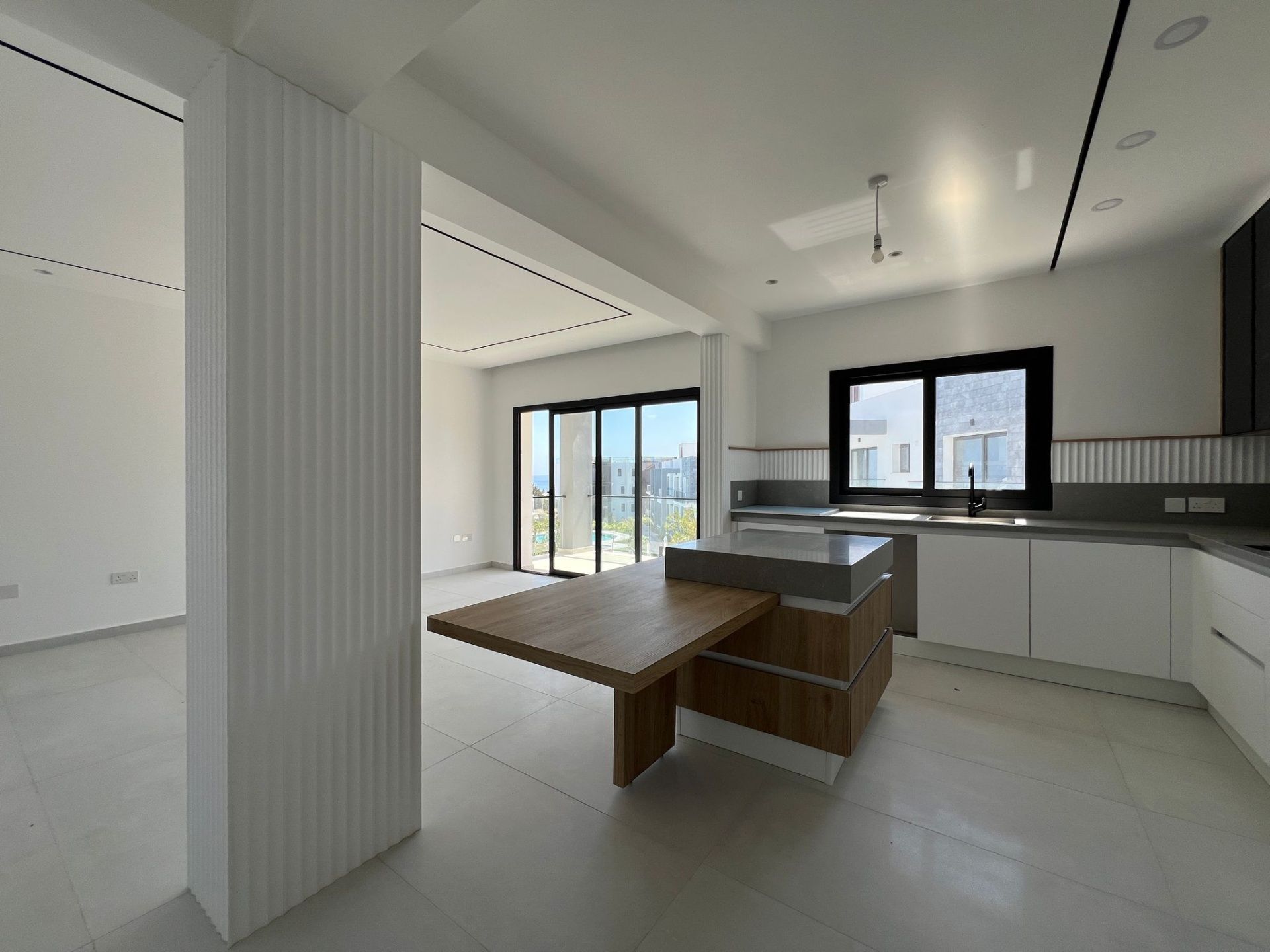 4-комнатные апартаменты 117 м² с террасой 11 м² с мебелью и техникой в Эсентепе — фото 10