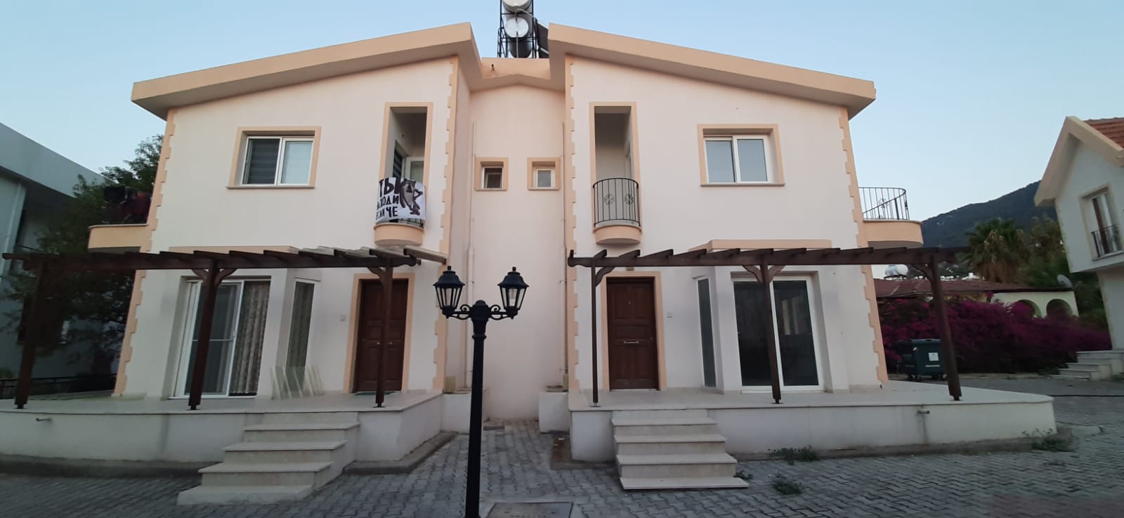 3-комнатная вилла объединенного типа 130 м² в 5 минутах от пляжа — фото 1