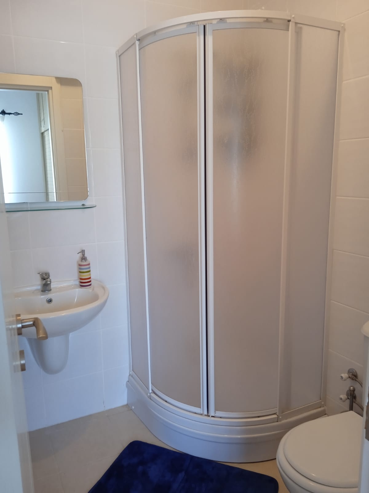 Готовая трехкомнатная квартира 65 м² с террасой 35 м² на первой береговой линии в Эсентепе — фото 14