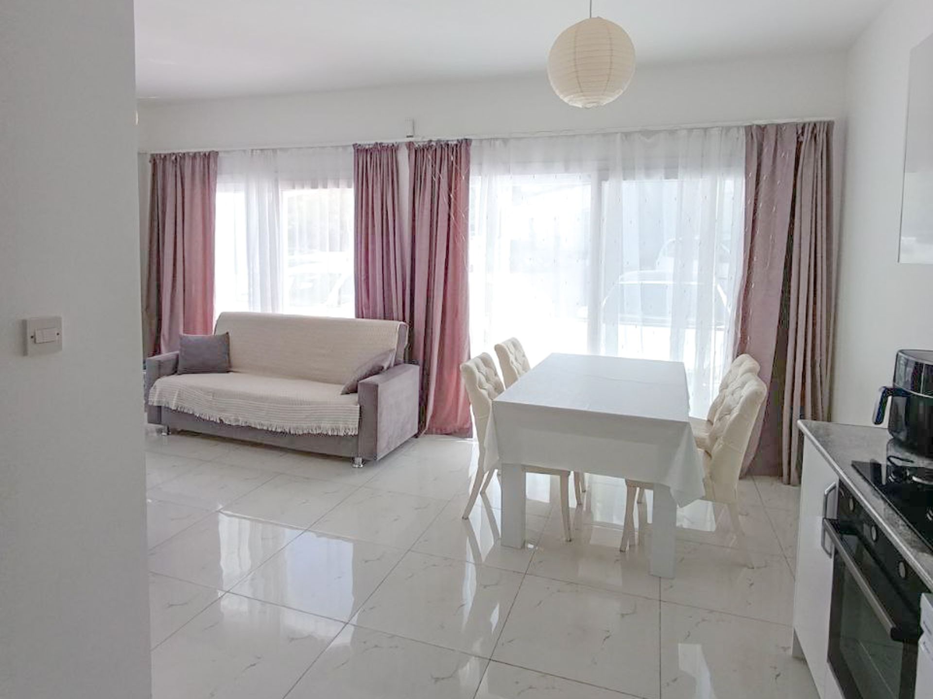 3-комнатные апартаменты 77 м² с мебелью и техникой в Лапте — фото 3