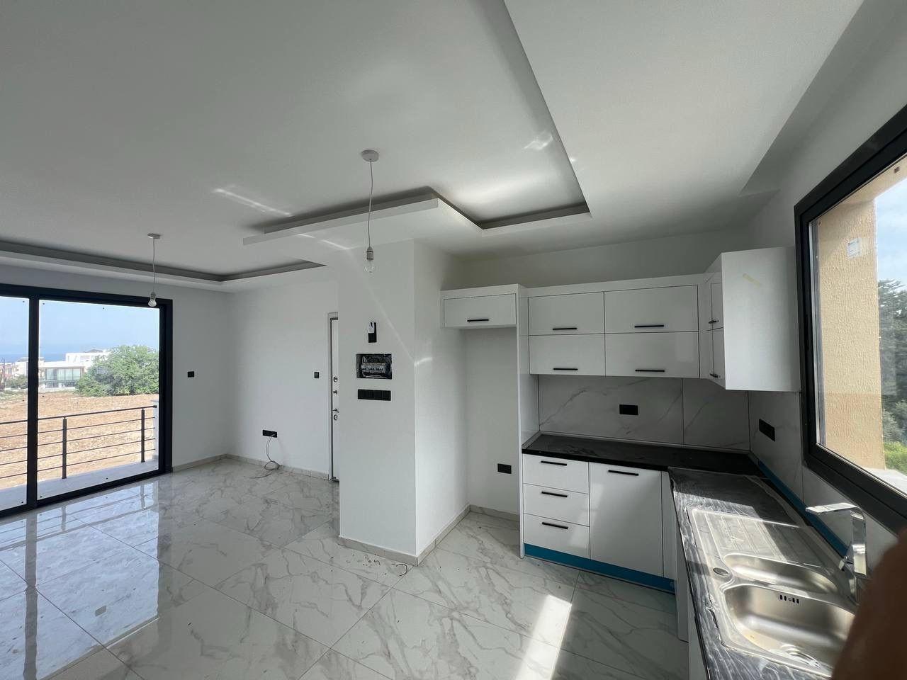3-комнатные апартаменты 69м2 с террасой в Алсанджаке — фото 2