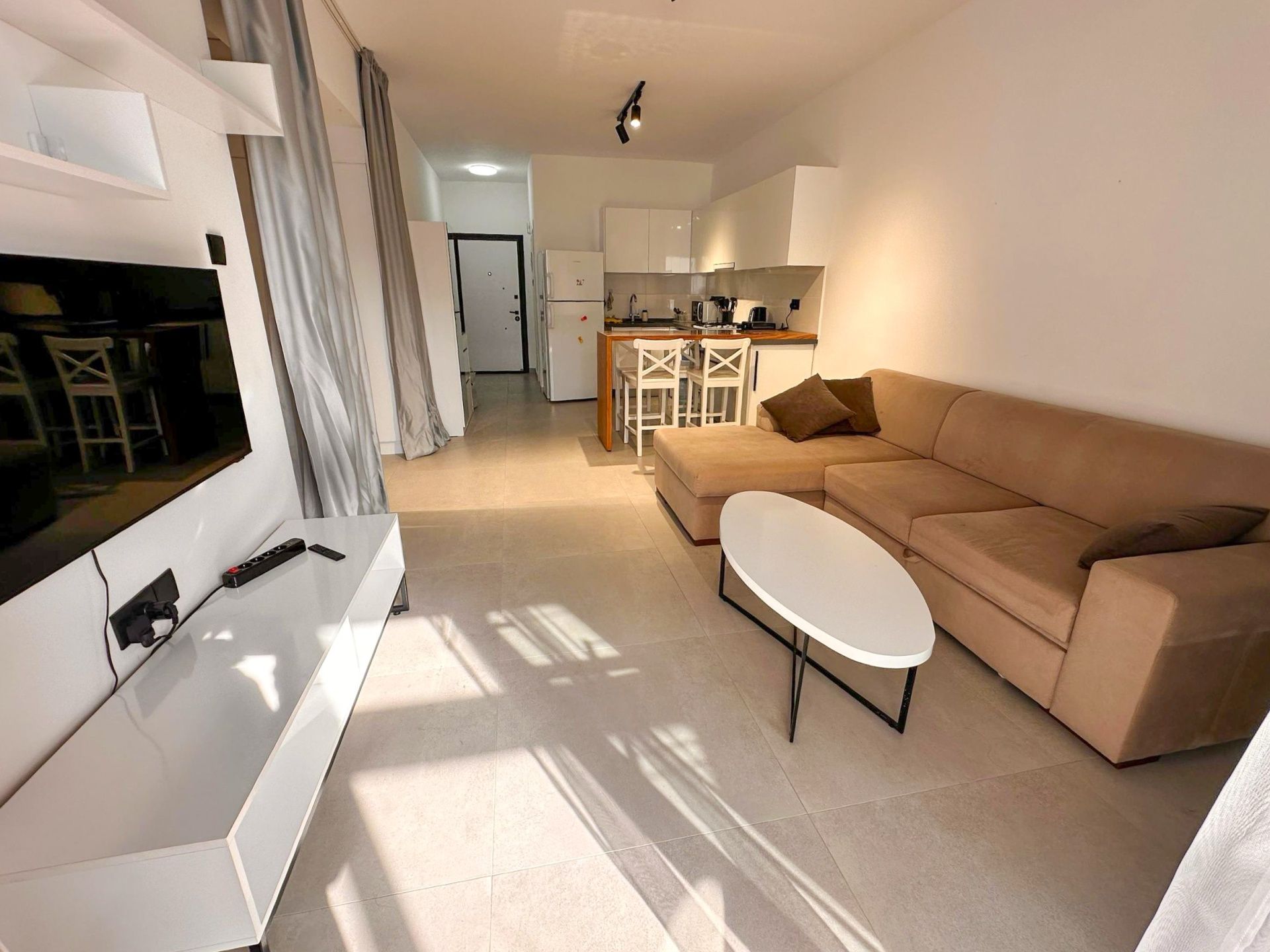 Студия 52 м² с балконом 8 м², мебелью и техникой в курортном комплексе — фото 4