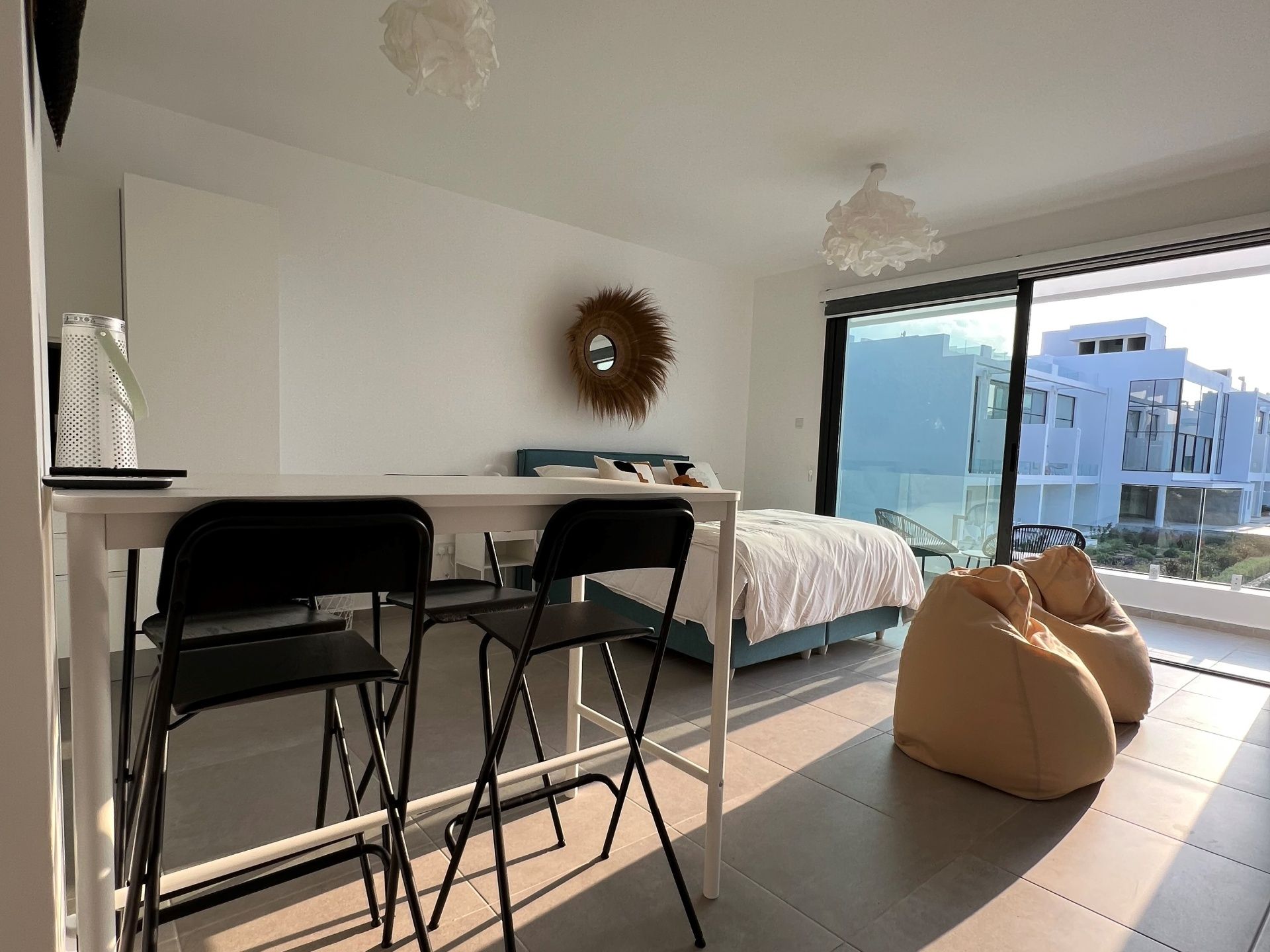 Студия 45 м² с террасой 8 м² в 250 метрах от пляжа с мебелью и техникой — фото 5
