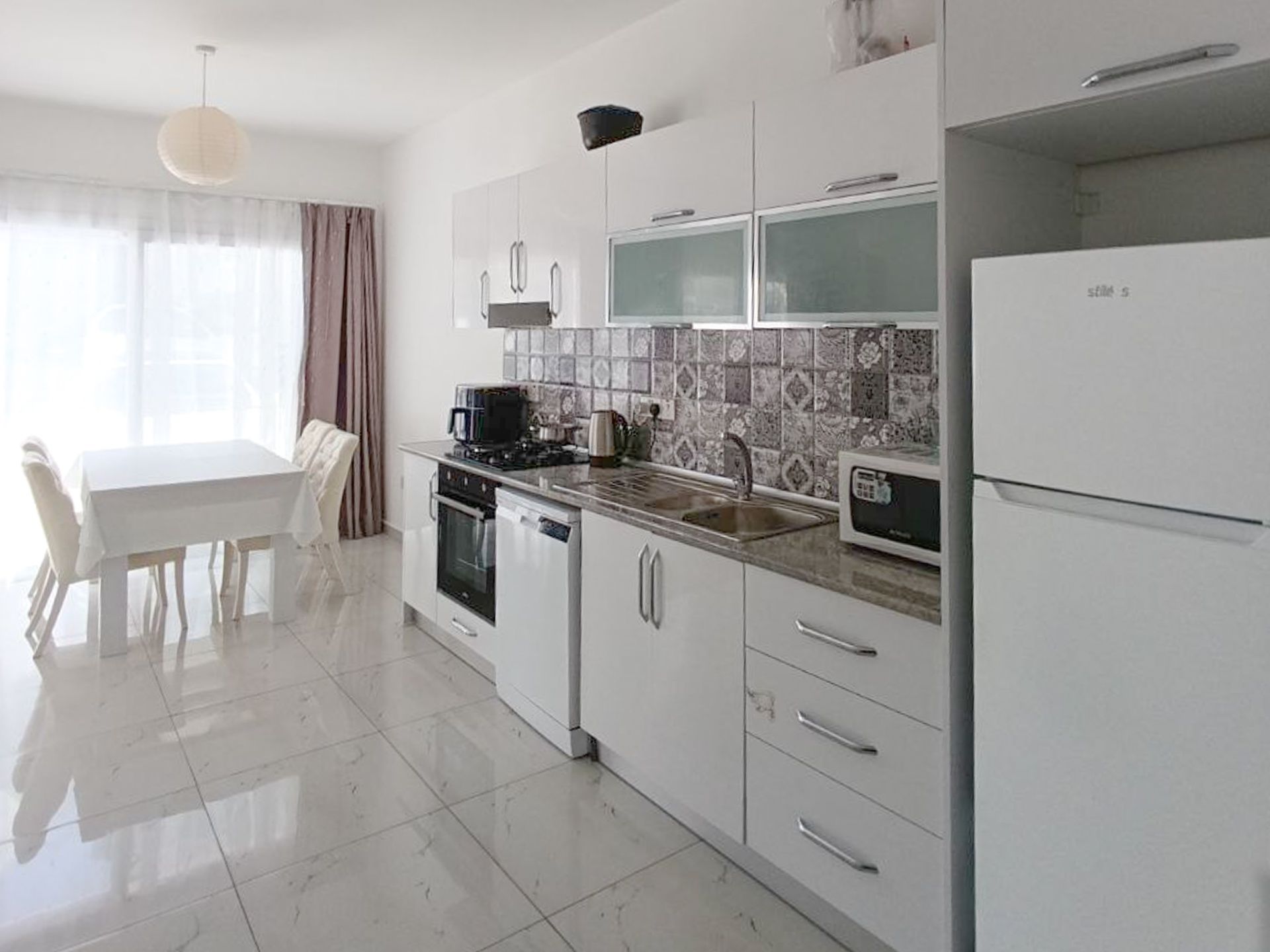 3-комнатные апартаменты 77 м² с мебелью и техникой в Лапте — фото 6