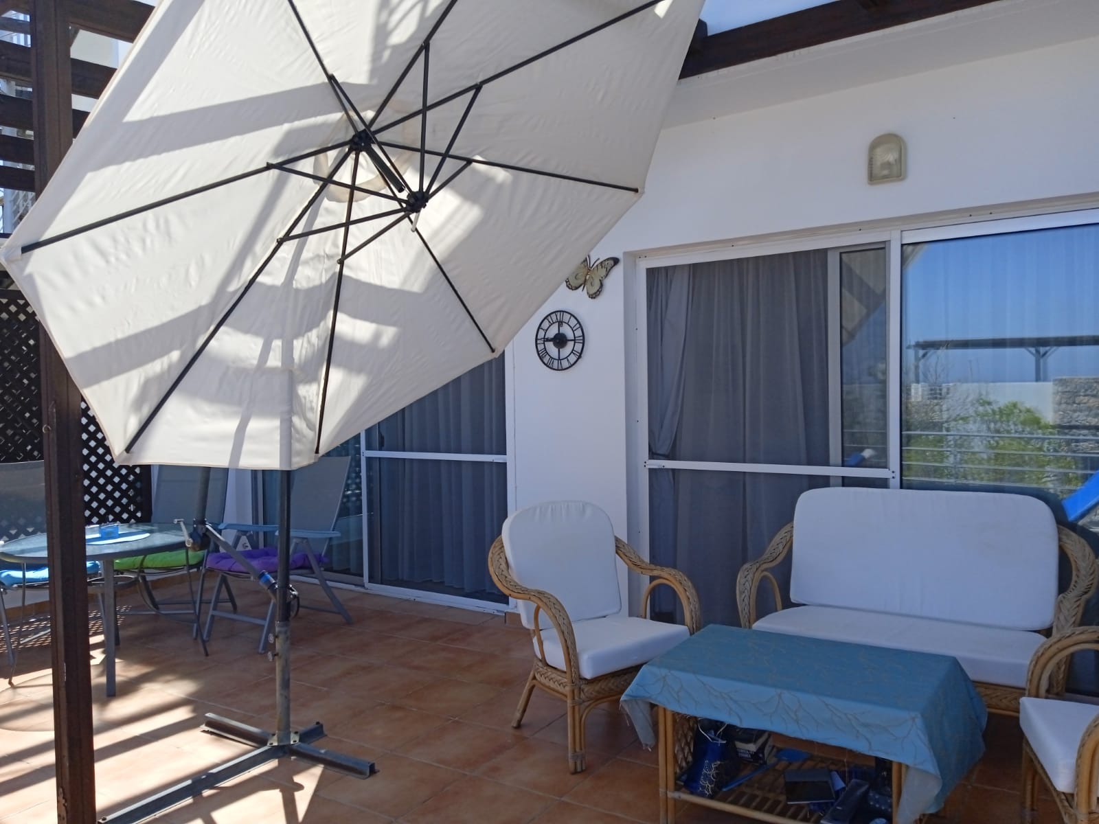 Готовая трехкомнатная квартира 65 м² с террасой 35 м² на первой береговой линии в Эсентепе — фото 8