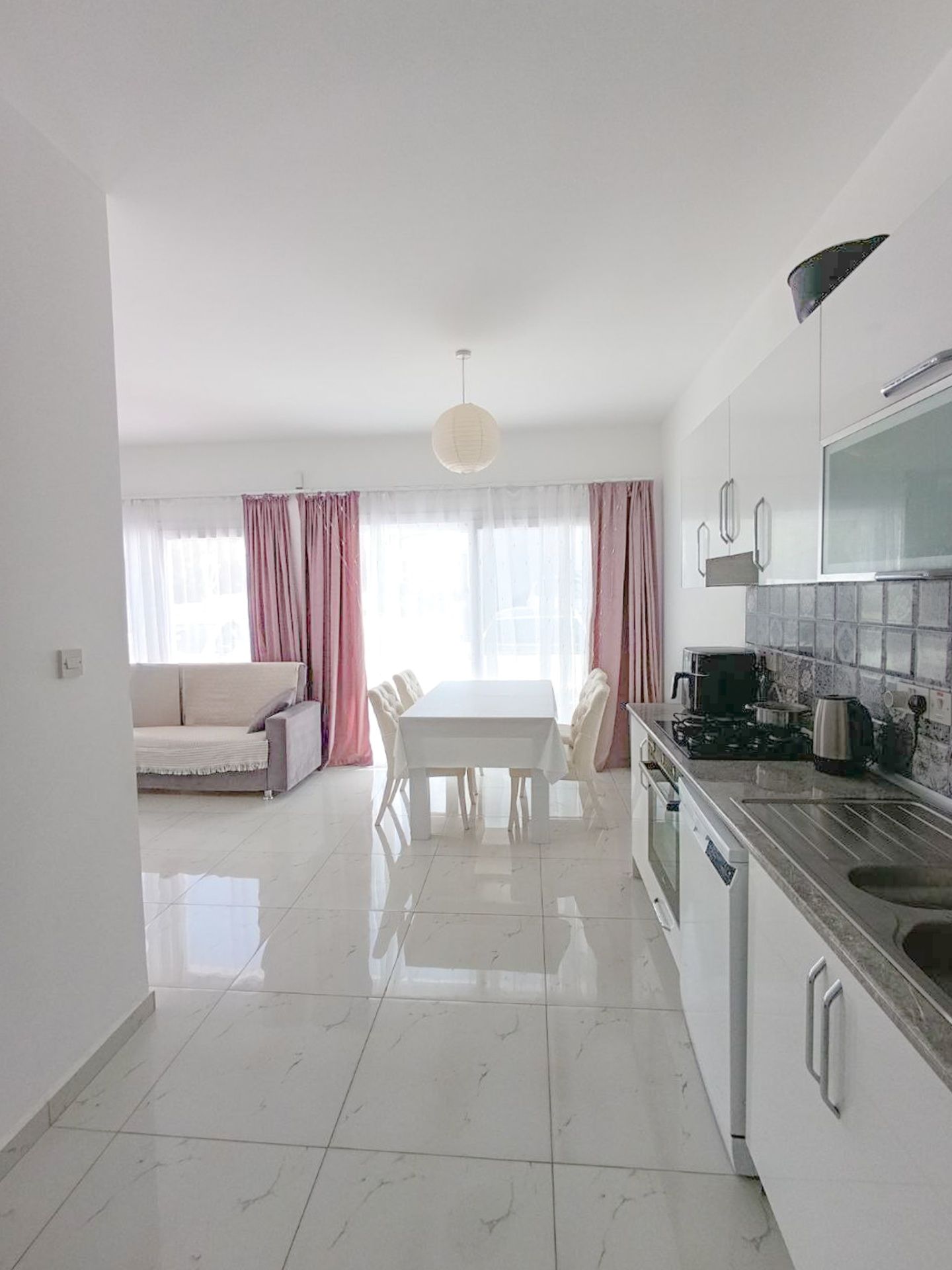 3-комнатные апартаменты 77 м² с мебелью и техникой в Лапте — фото 8