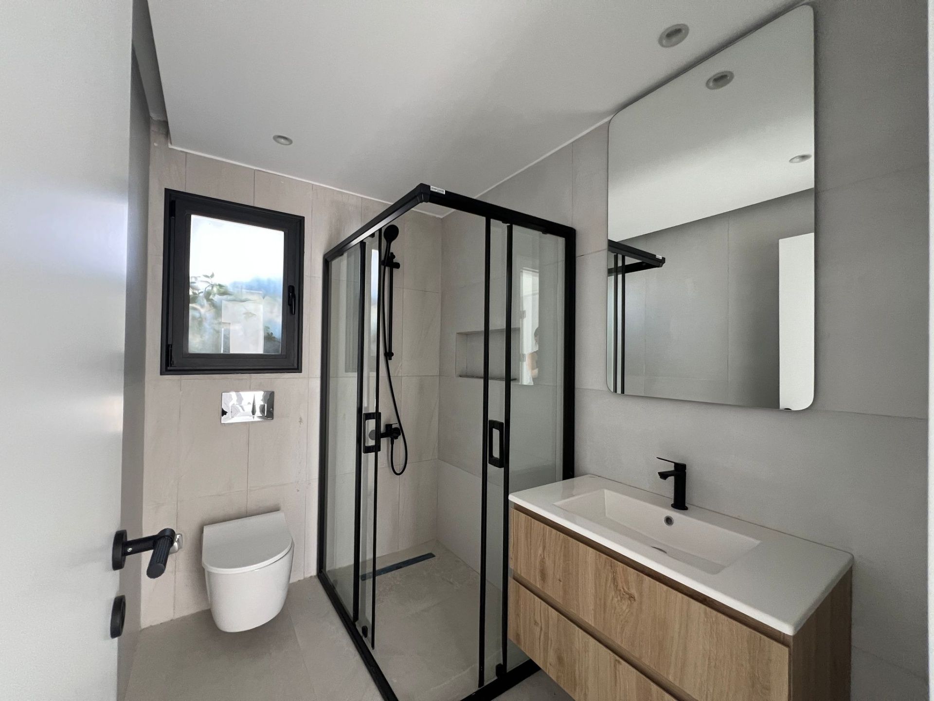 4-комнатные апартаменты 117 м² с террасой 11 м² с мебелью и техникой в Эсентепе — фото 17
