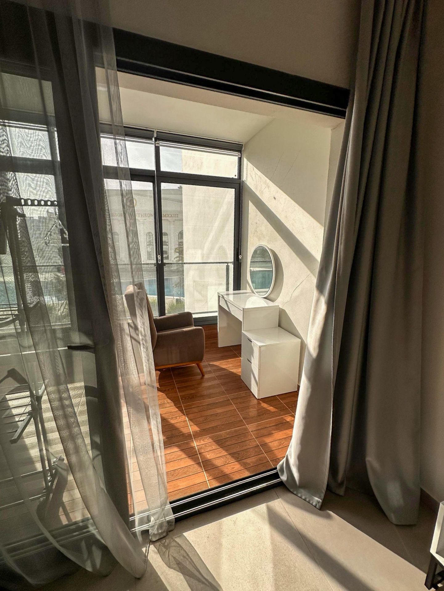 Студия 52 м² с балконом 8 м², мебелью и техникой в курортном комплексе — фото 7
