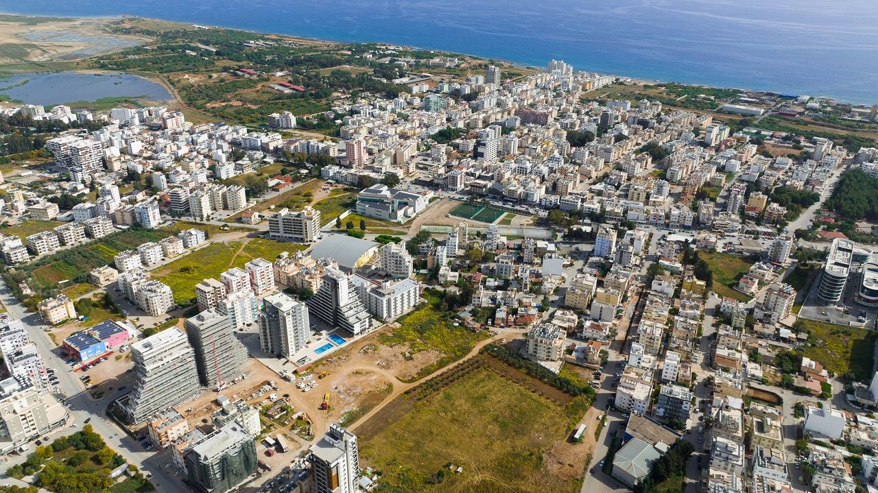 Двухкомнатная квартира 84 м² с террасой 21 м² в центре Фамагусты