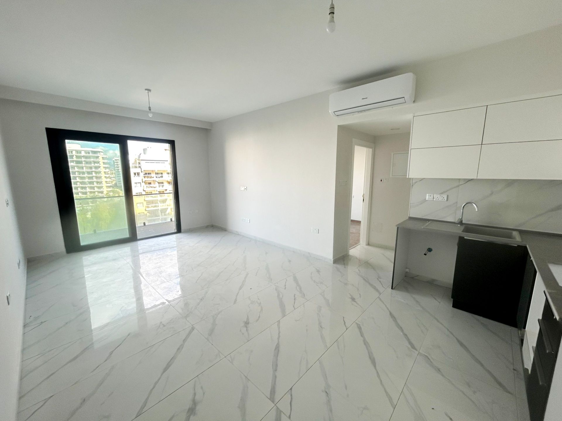 2-комнатные апартаменты 68 м² c балконом 11 м² в элитном комплексе в 600 метрах от пляжа — фото 3