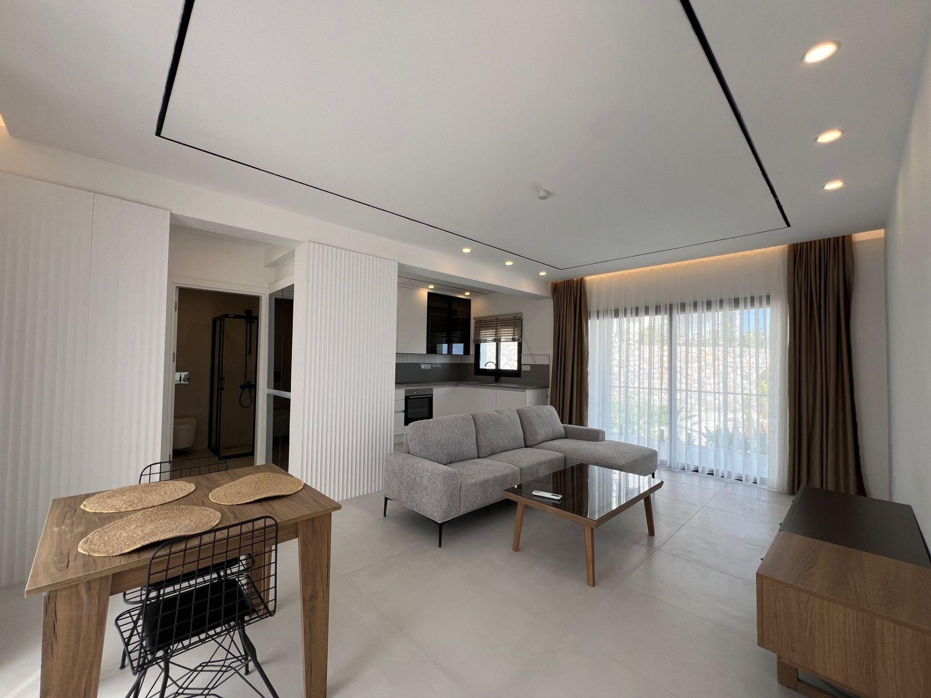 2-комнатные апартаменты 57 м² с мебелью и техникой в элитном комплексе в Эсентепе — фото 8