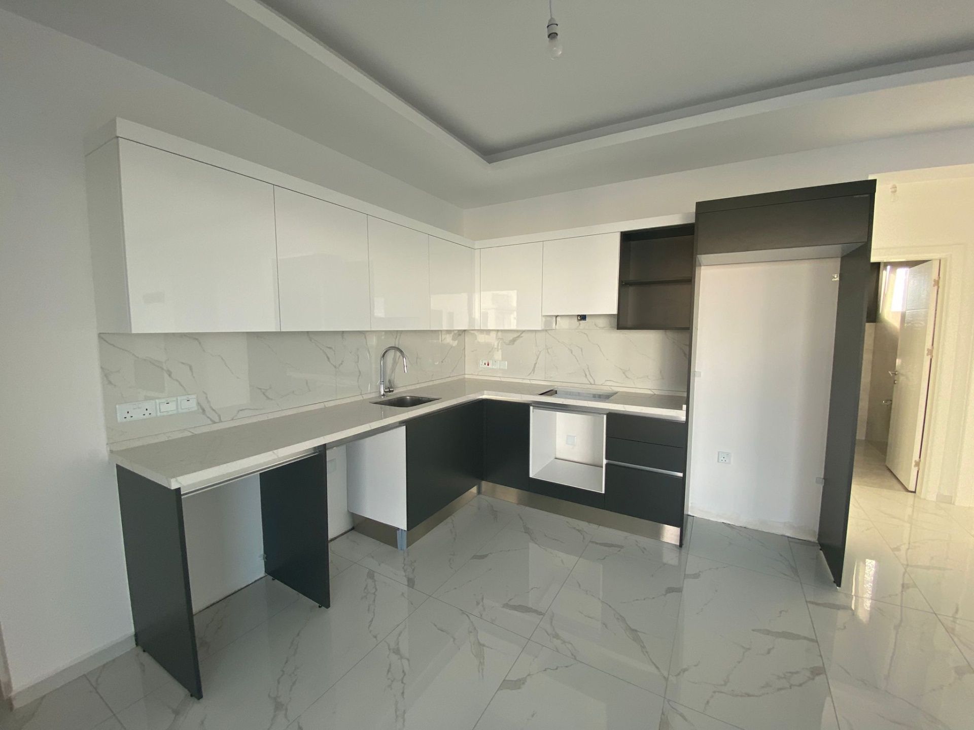 Квартира 2+1 (89 м2) с балконом и террасой на крыше 89 м2 в Енибоазичи — фото 21