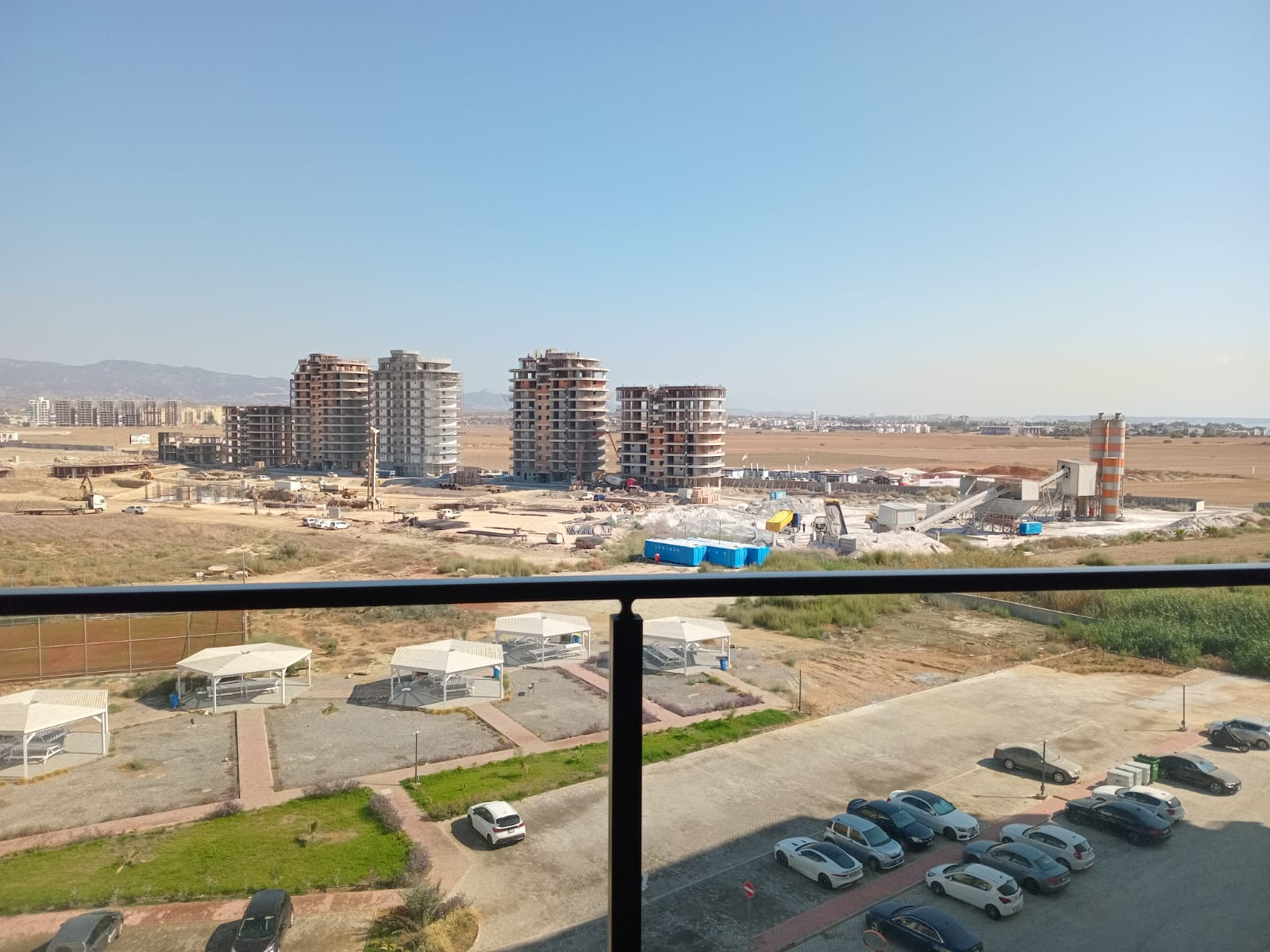 Студия 41 м² с балконом 8 м² в курортном комплексе — фото 16