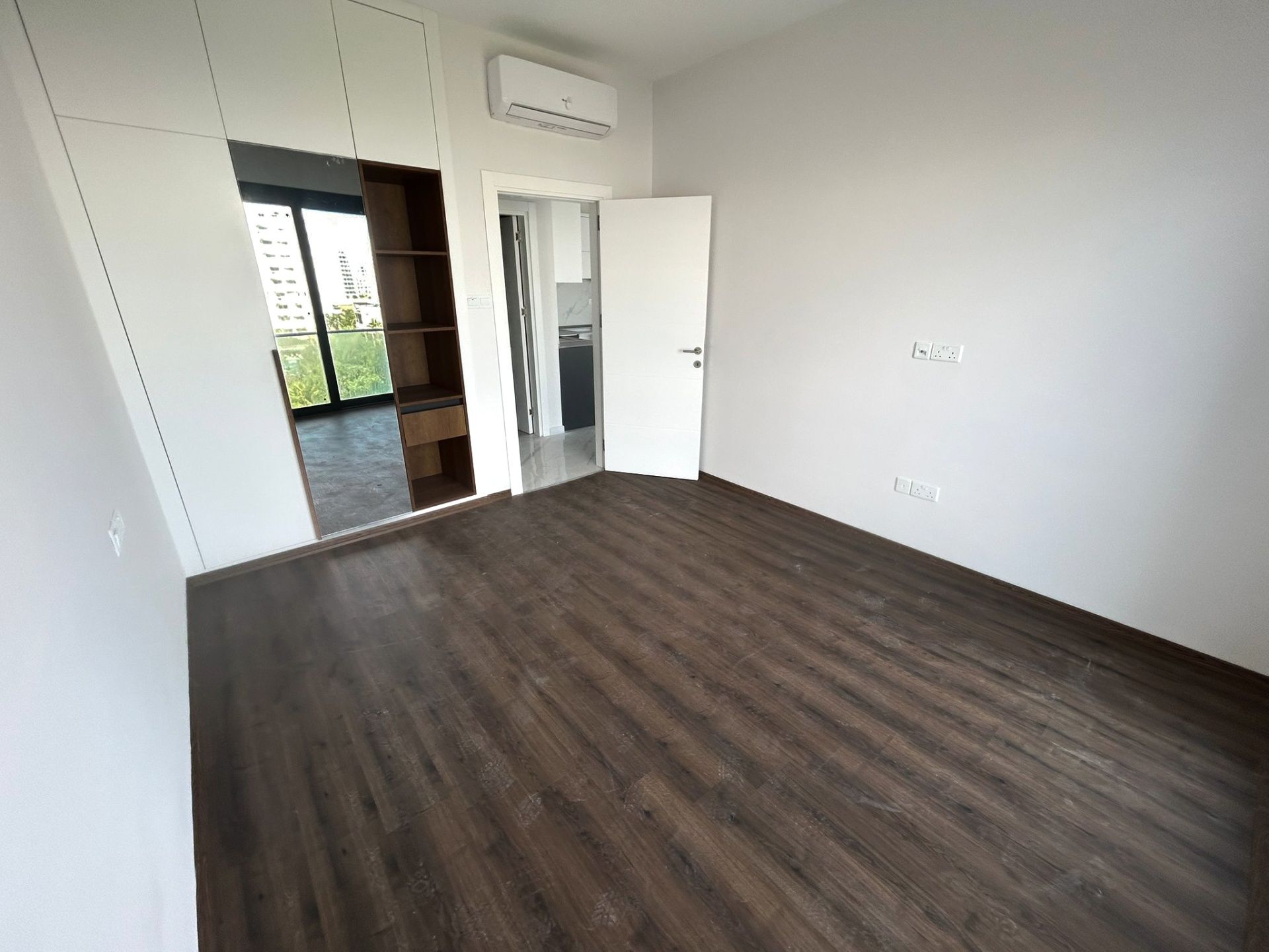 2-комнатные апартаменты 68 м² c балконом 11 м² в элитном комплексе в 600 метрах от пляжа — фото 8