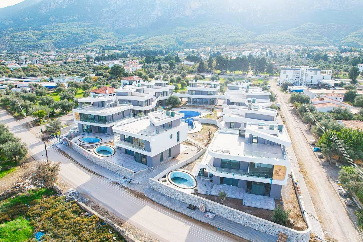 5-комнатная вилла 220 м² с собственным участком земли 438 м² в 600 метрах от моря