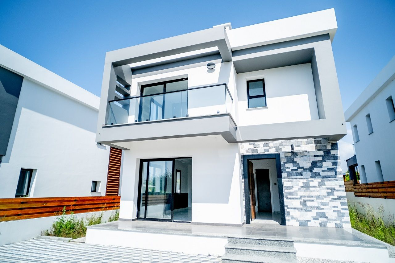 4-комнатная вилла 267 м² с террасой 57 м² с собственным участком земли