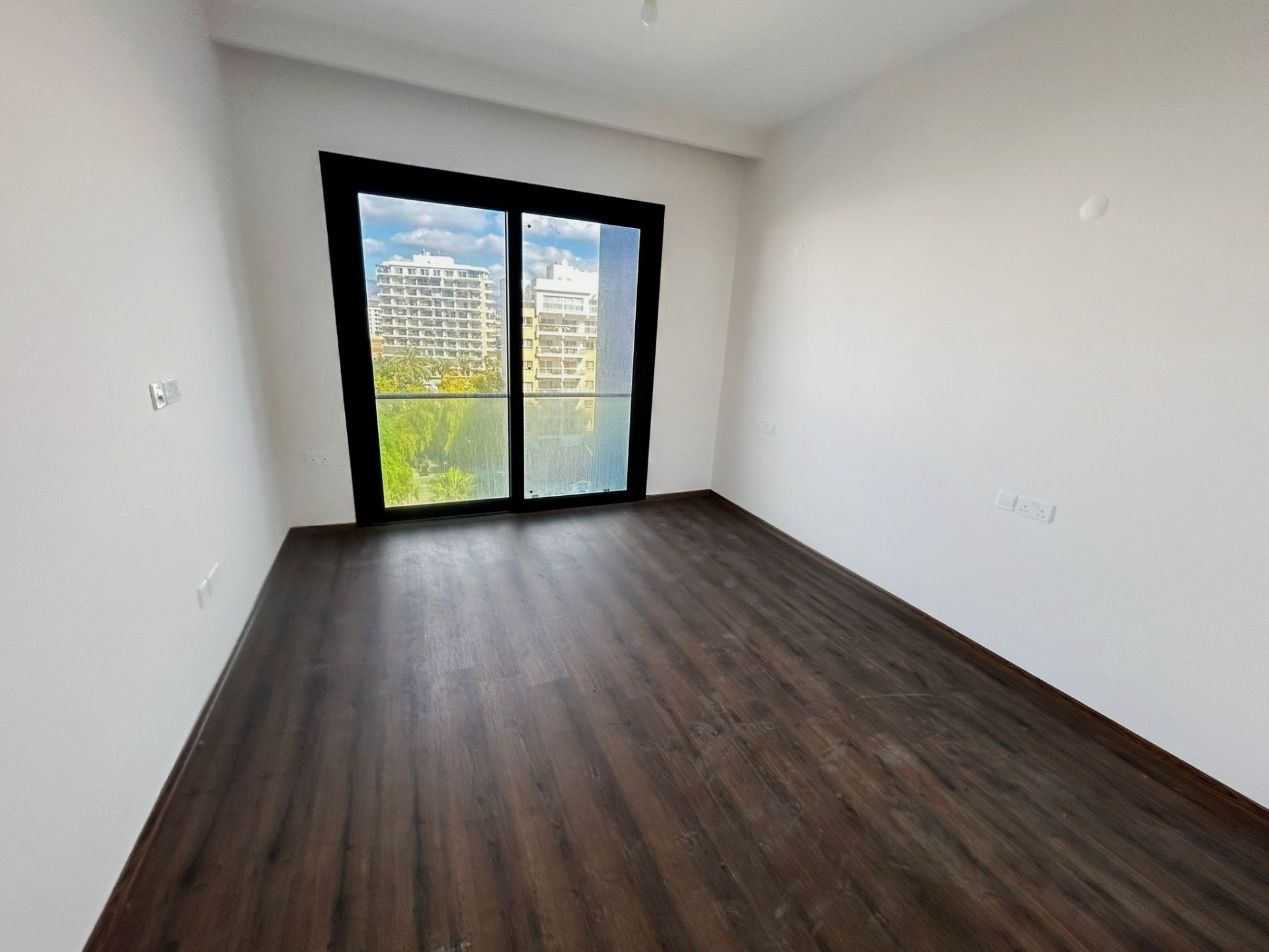 2-комнатные апартаменты 68 м² c балконом 11 м² в элитном комплексе в 600 метрах от пляжа — фото 7