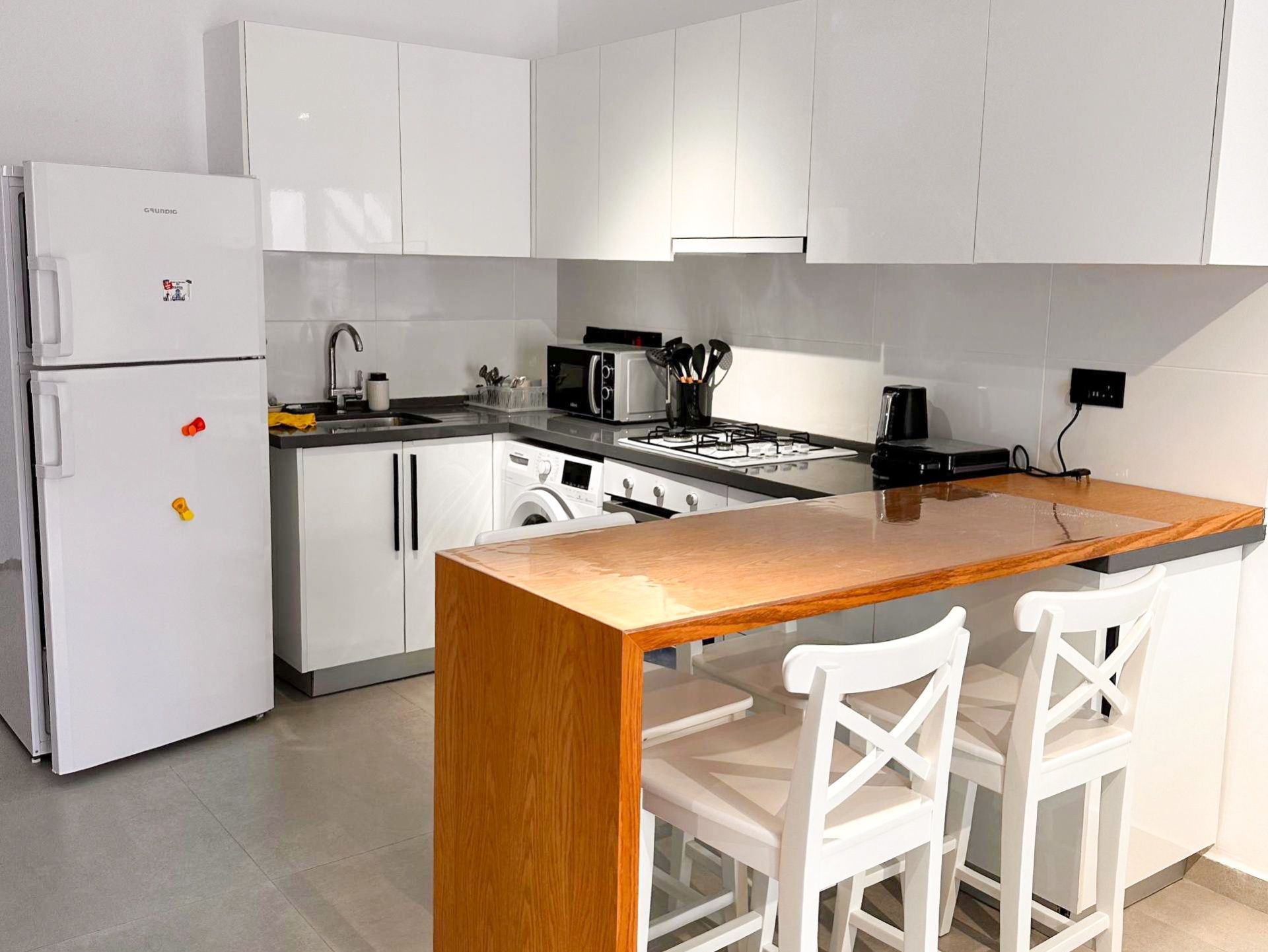 Студия 52 м² с балконом 8 м², мебелью и техникой в курортном комплексе — фото 5