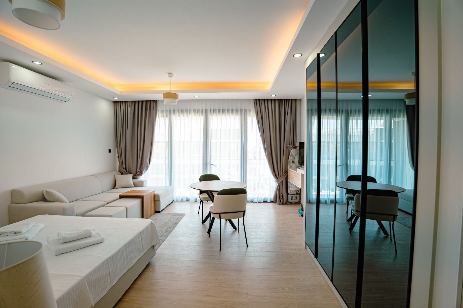 Студия Penthouse 38 м2 с балконом и террасой в красивом комплексе в Каршияке — фото 3