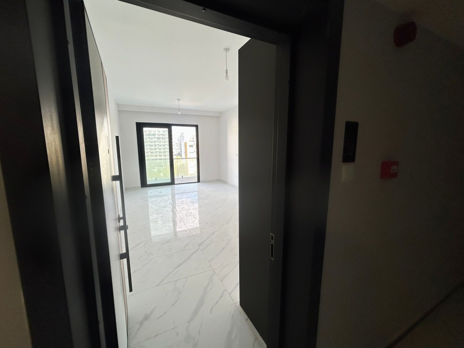 2-комнатные апартаменты 68 м² c балконом 11 м² в элитном комплексе в 600 метрах от пляжа — фото 10