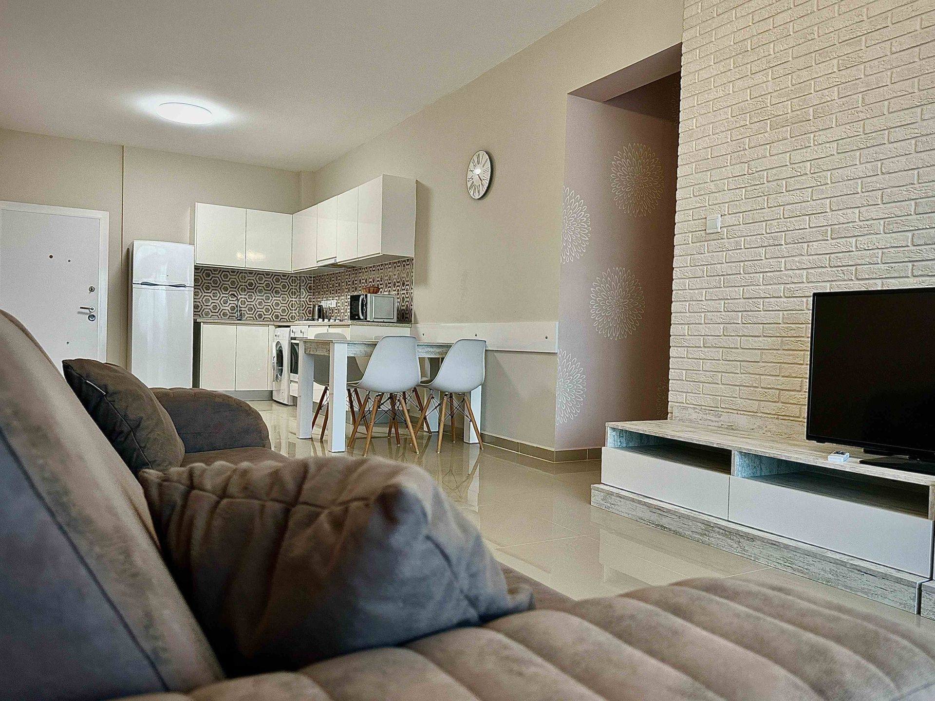2-комнатные апартаменты 65м2 с балконом 8м2 в курортном комплексе — фото 3
