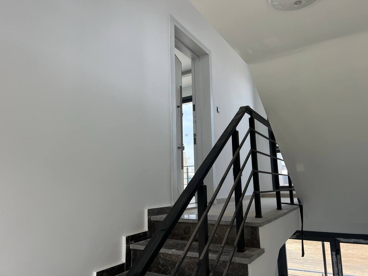 3-комнатные апартаменты 69м2 с террасой в Алсанджаке — фото 18