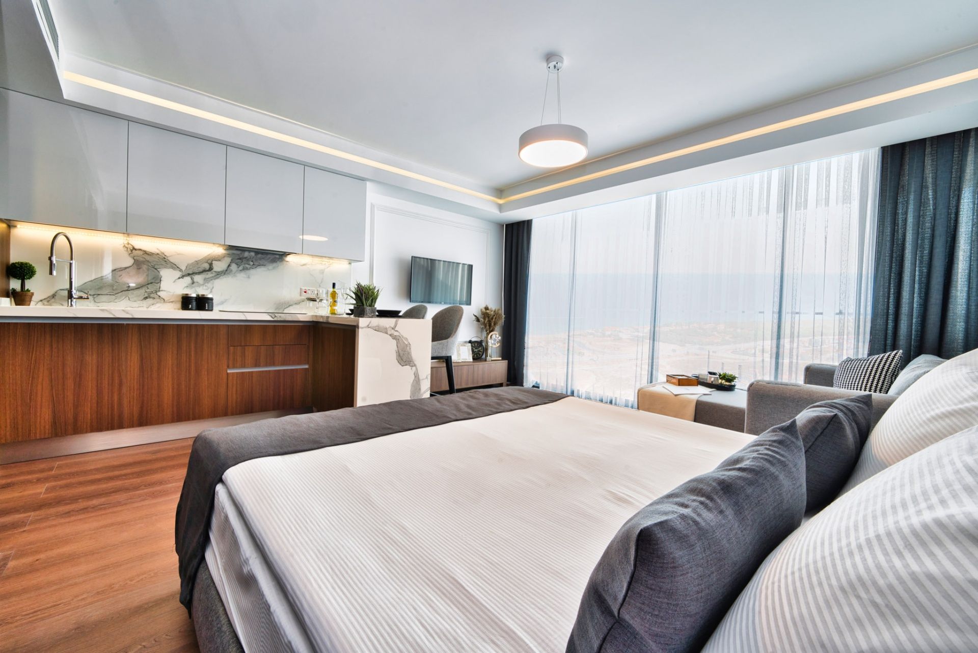 Студия 53 м² с террасой в элитном комплексе в 700 метрах от пляжа — фото 6