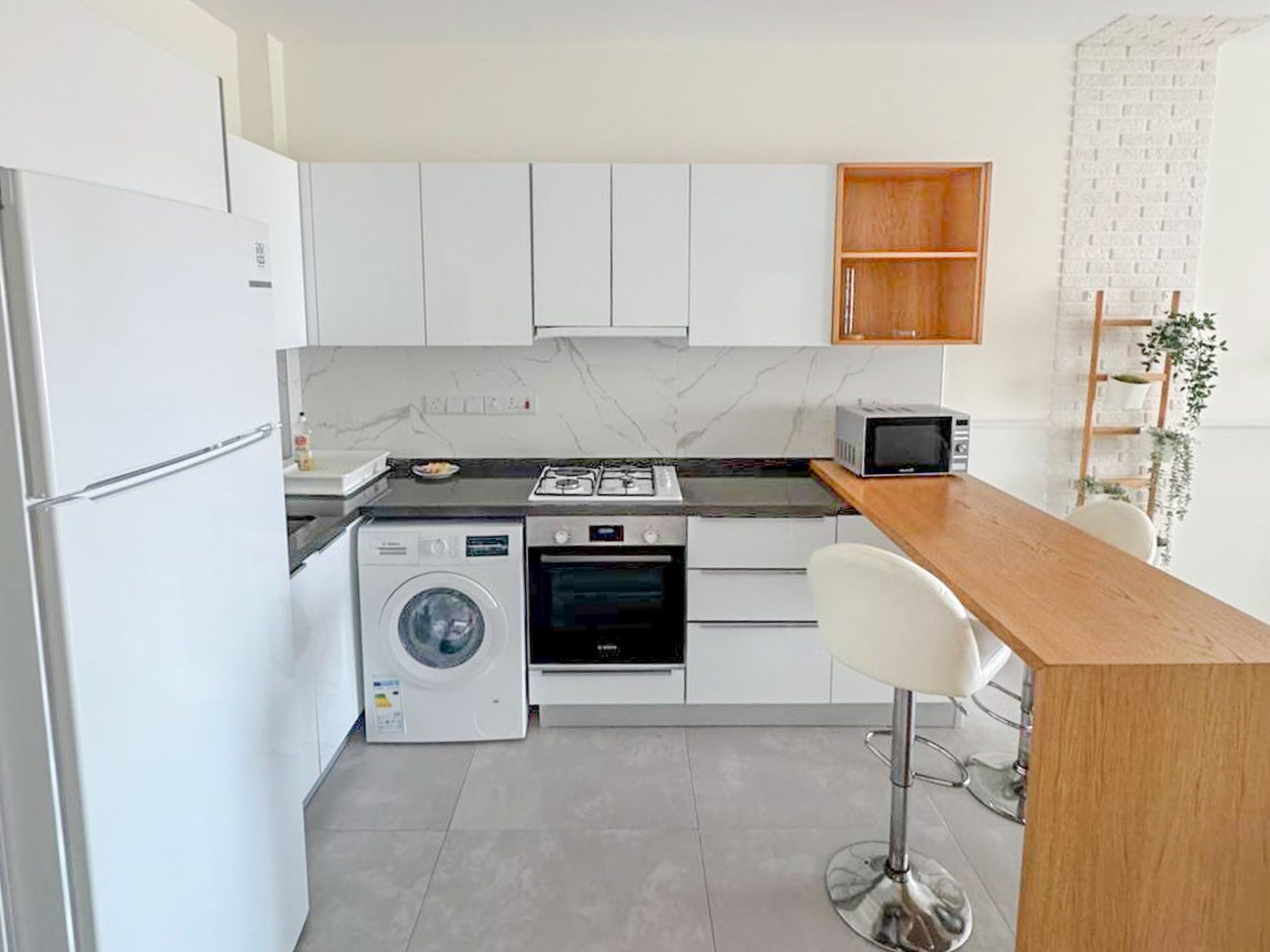 Студия 60 м² с балконом 8 м² и неперекрываемым видом на море в курортном комплексе — фото 3