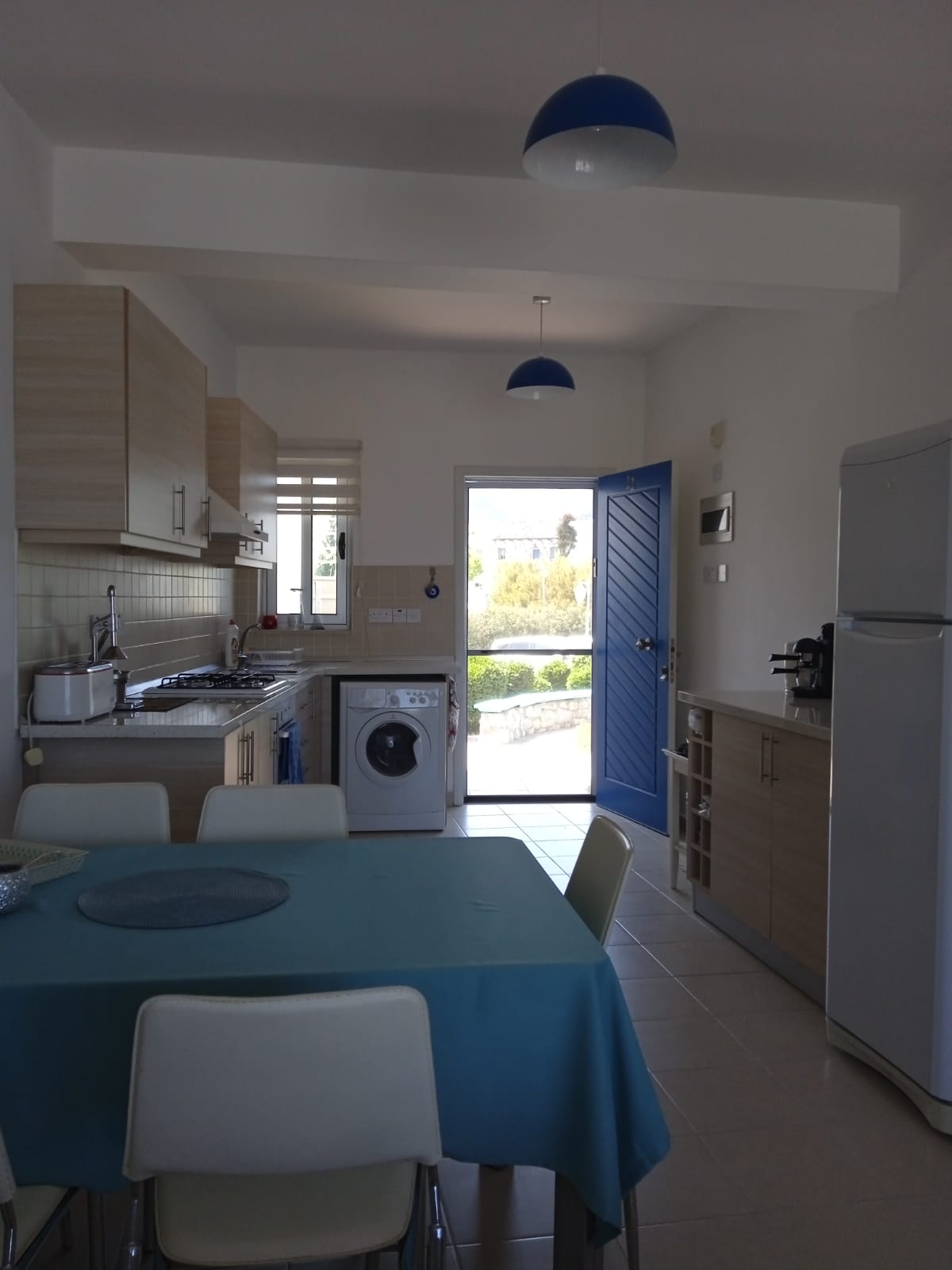 Готовая трехкомнатная квартира 65 м² с террасой 35 м² на первой береговой линии в Эсентепе — фото 11