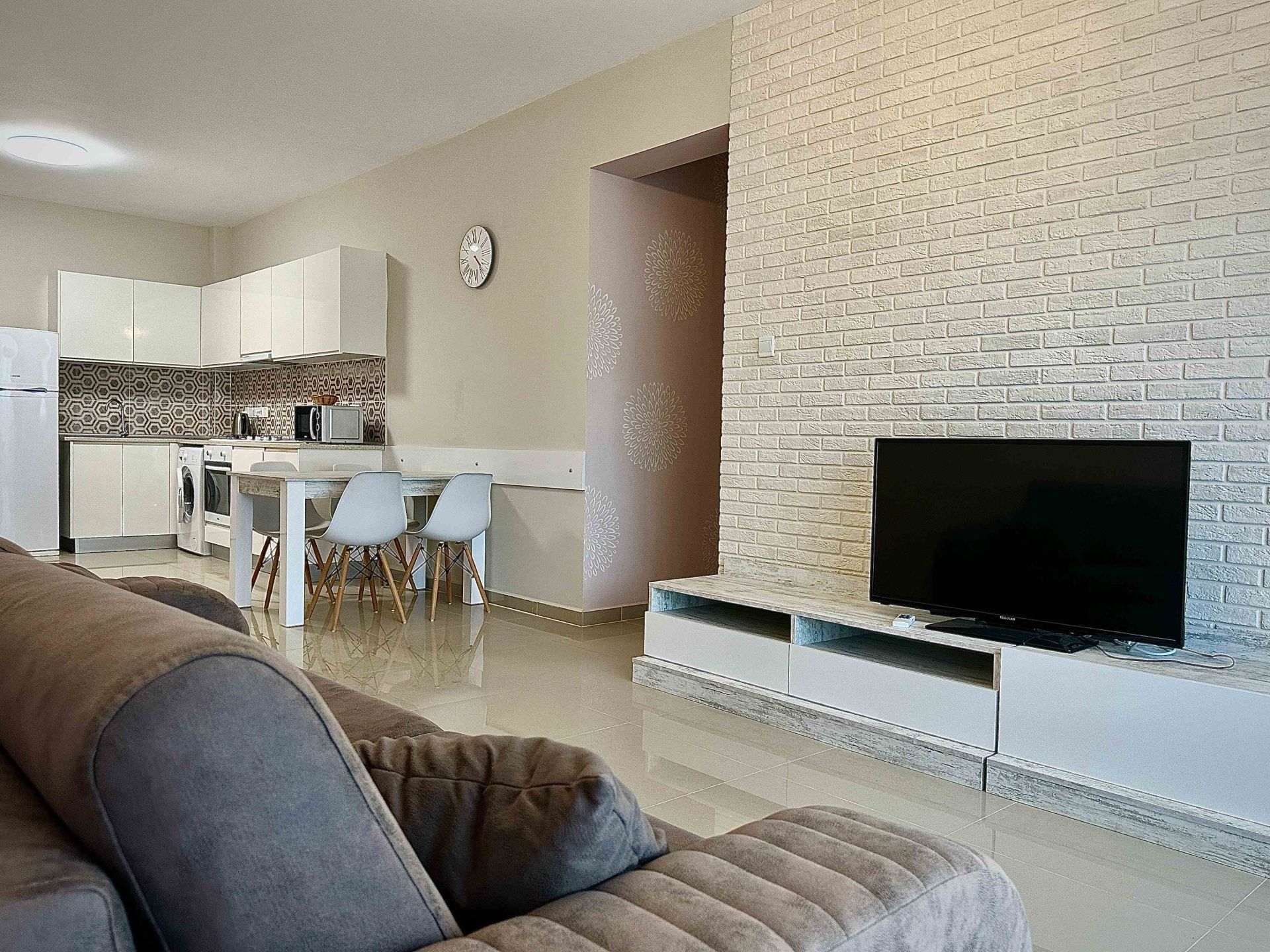 2-комнатные апартаменты 65м2 с балконом 8м2 в курортном комплексе — фото 4