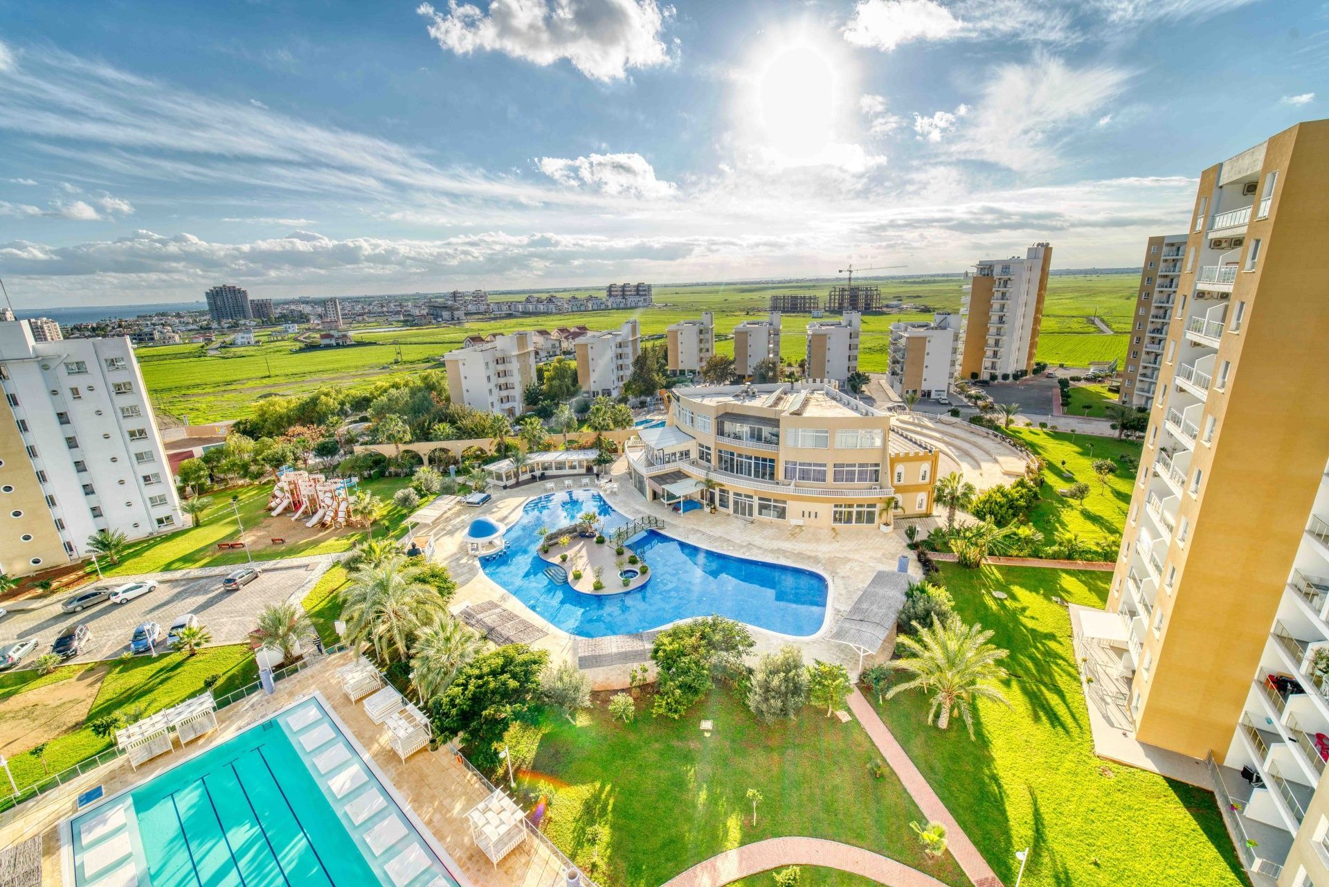 2-комнатные апартаменты 73 м² с террасой 15 м² в курортном комплексе