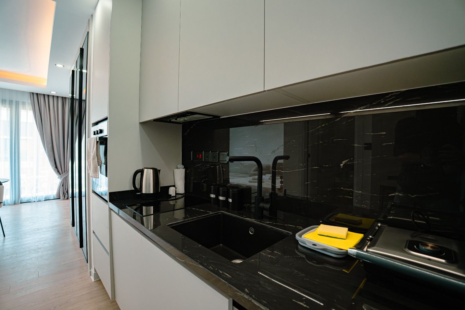 Студия Penthouse 38 м2 с балконом и террасой в красивом комплексе в Каршияке — фото 5