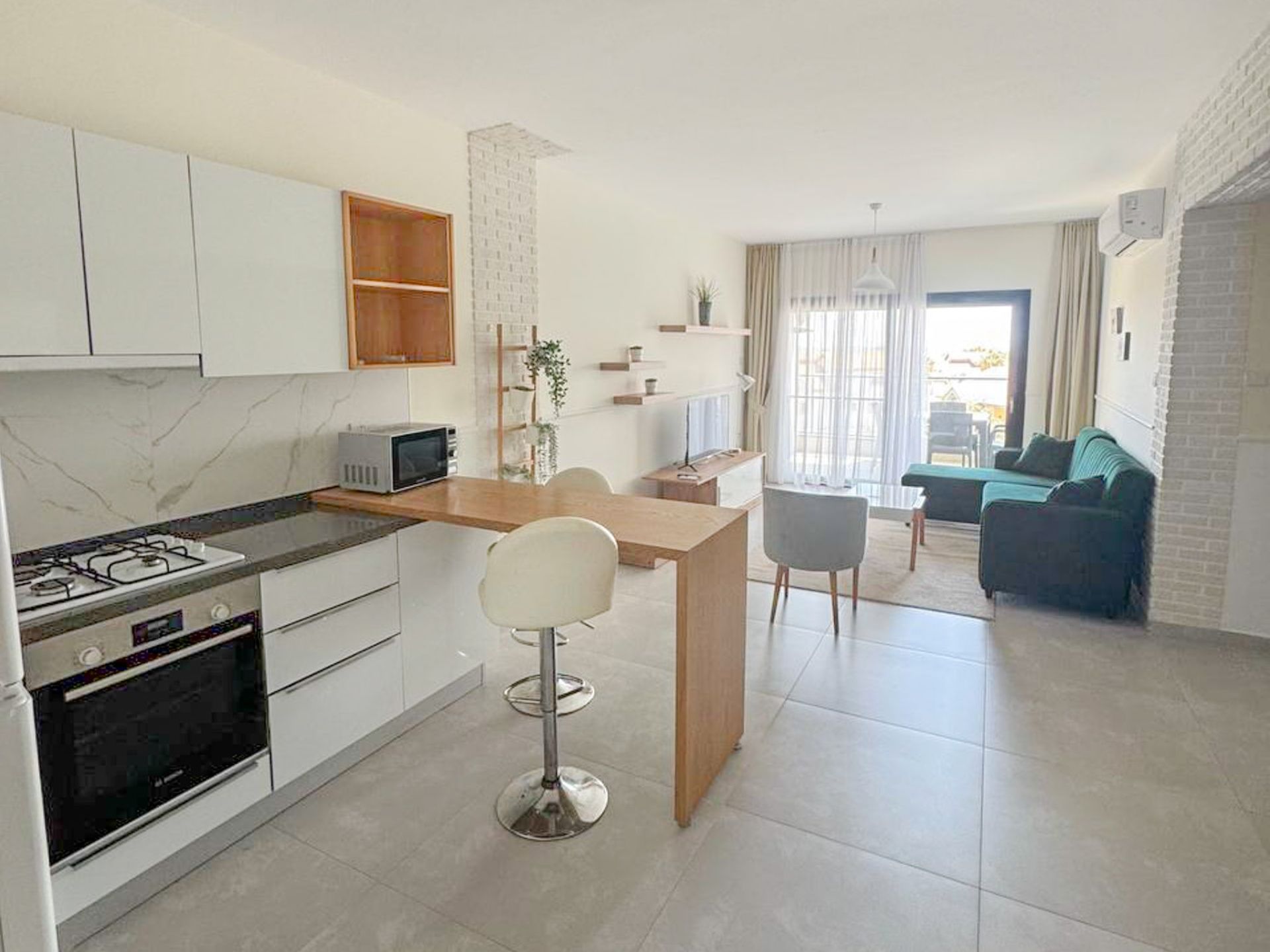 Студия 60 м² с балконом 8 м² и неперекрываемым видом на море в курортном комплексе — фото 2