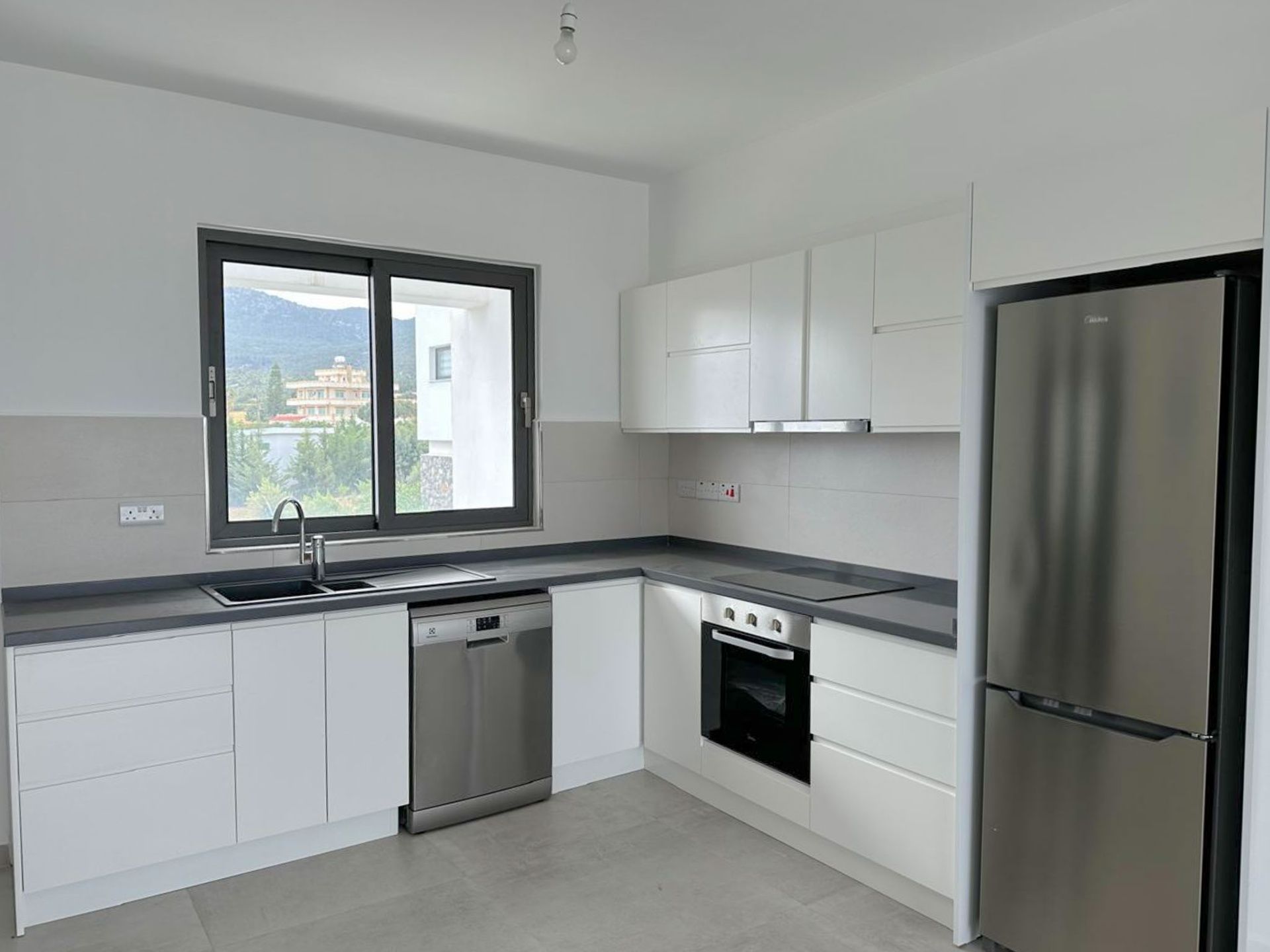 3-комнатный пентхаус 83 м² с террасой на крыше 60 м² и полным дизайн-пакетом в 200 метрах от моря! — фото 7