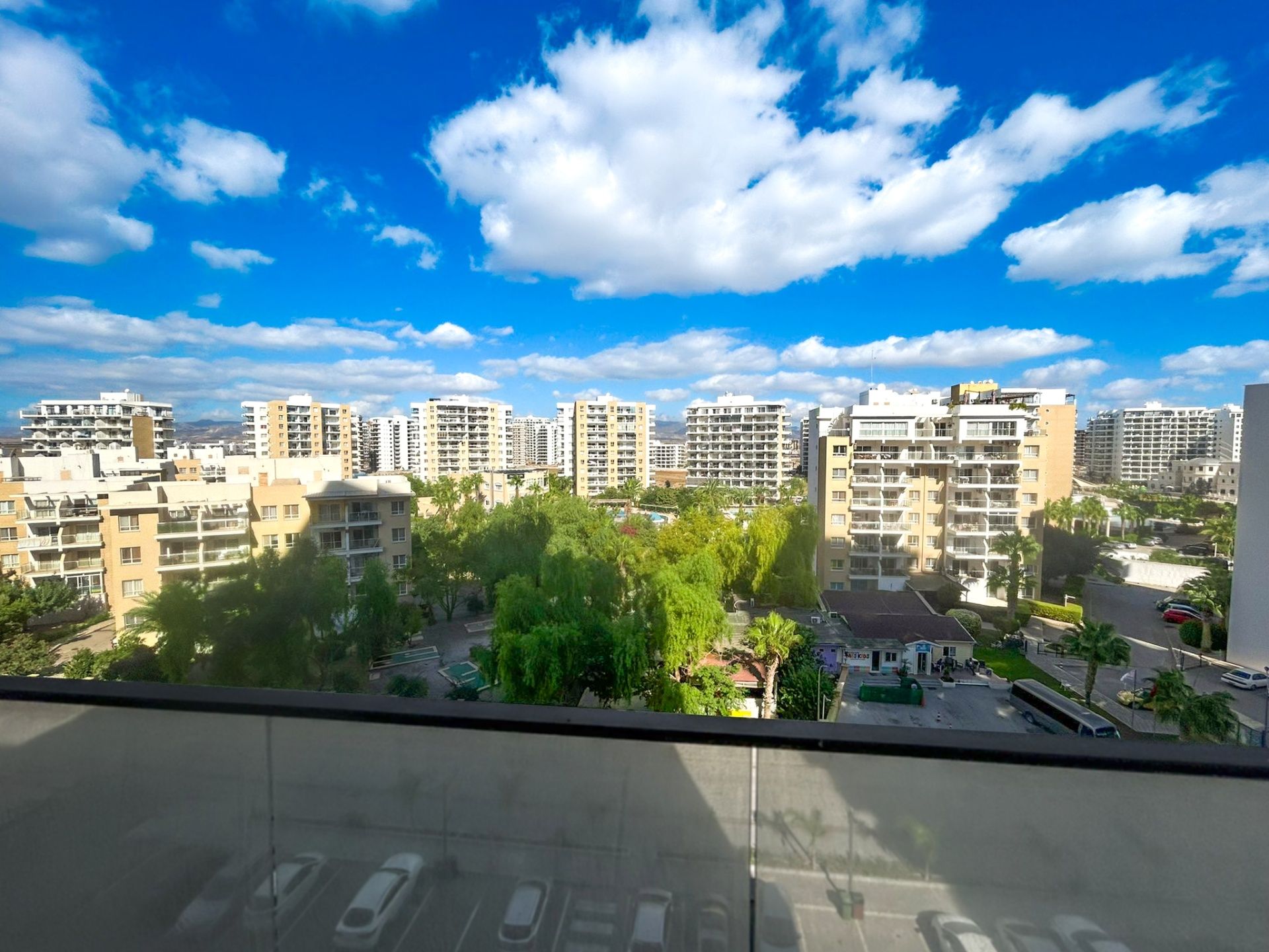 2-комнатные апартаменты 68 м² c балконом 11 м² в элитном комплексе в 600 метрах от пляжа — фото 6