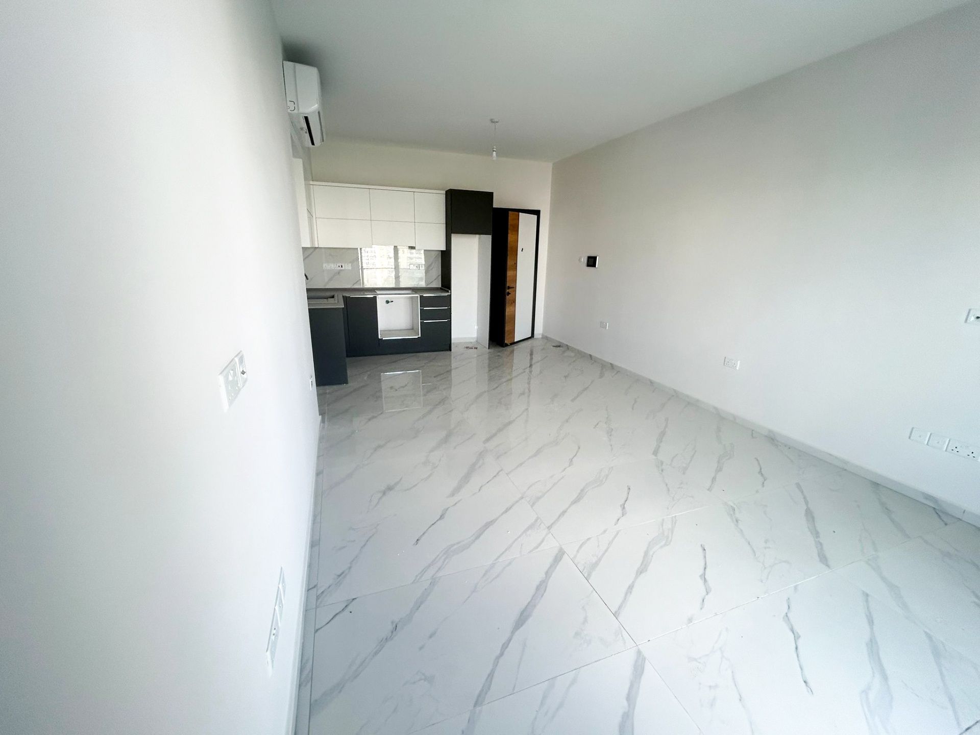 2-комнатные апартаменты 68 м² c балконом 11 м² в элитном комплексе в 600 метрах от пляжа — фото 4