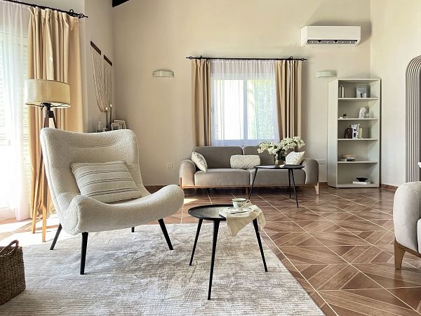 Полностью меблированная 4-спальная вилла 200 м² с отдельным участком земли 547 м² в 120 метрах от пляжа - фото № 2