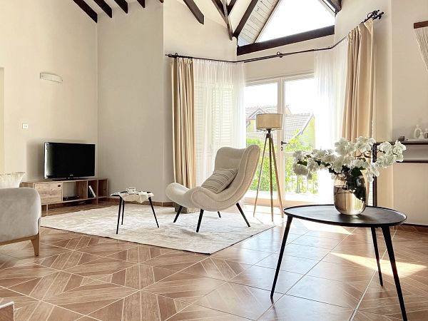 Полностью меблированная 4-спальная вилла 200 м² с отдельным участком земли 547 м² в 120 метрах от пляжа - фото № 5