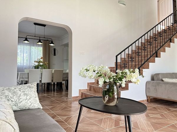 Полностью меблированная 4-спальная вилла 200 м² с отдельным участком земли 547 м² в 120 метрах от пляжа - фото № 6