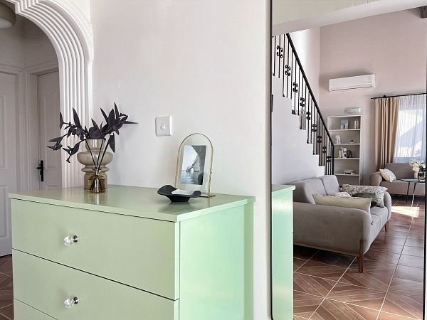 Полностью меблированная 4-спальная вилла 200 м² с отдельным участком земли 547 м² в 120 метрах от пляжа - фото № 9