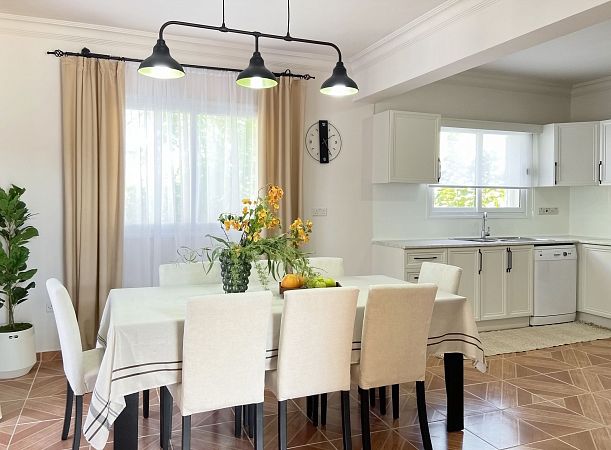 Полностью меблированная 4-спальная вилла 200 м² с отдельным участком земли 547 м² в 120 метрах от пляжа - фото № 11