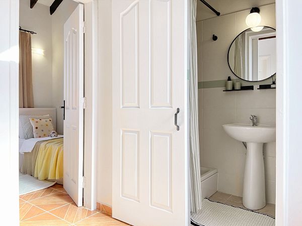 Полностью меблированная 4-спальная вилла 200 м² с отдельным участком земли 547 м² в 120 метрах от пляжа - фото № 28